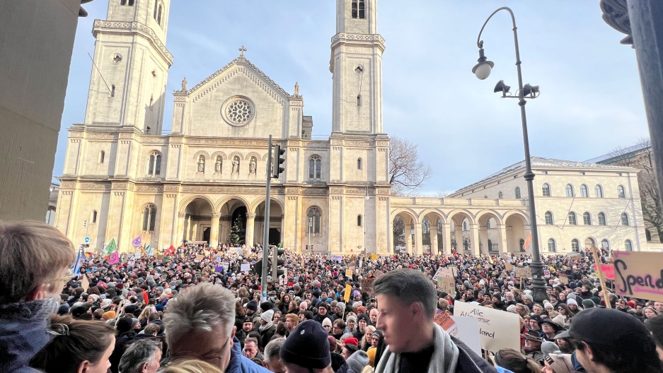 'I'm here to fight for democracy': Tens of thousands protest against the far-right in Germany - Vimarsana News