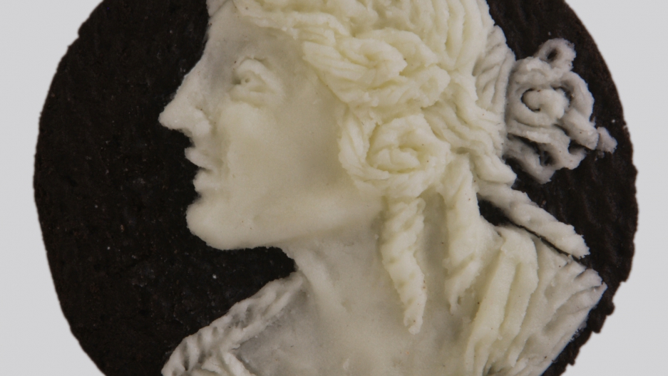 Food art: Oreo cookie portraits and bread embroidery ...