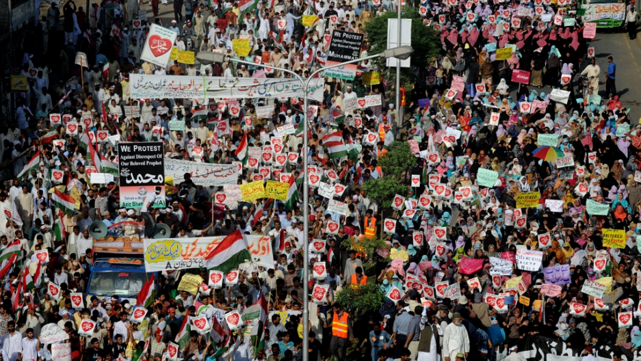 US issues travel warning for Pakistan as protests continue (VIDEO