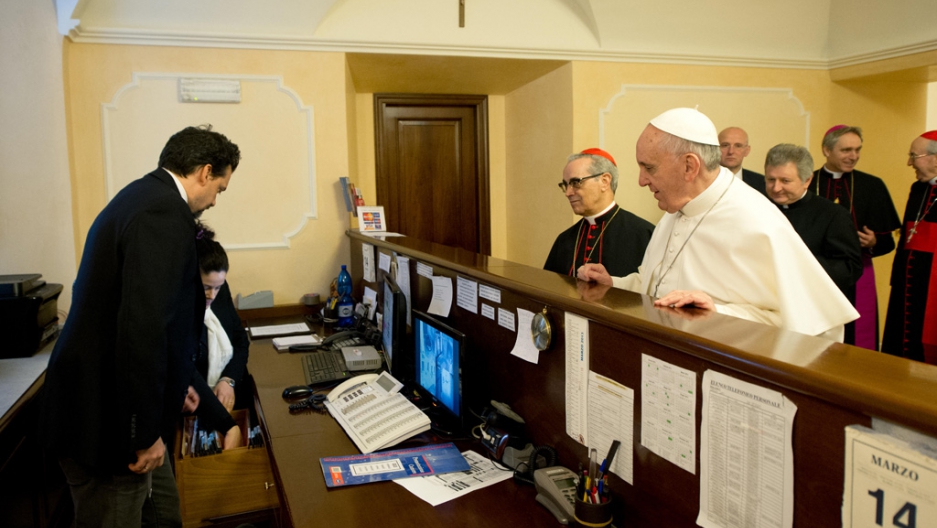 Pope Francis Skips Palatial Ointment For Modest 2 Room Apartment Pope Francis Skips Palatial Ointment For Modest 2 Room Apartment