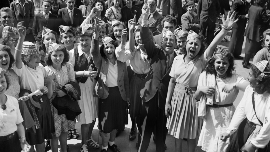 [Image: ve-day-paris-2-2015-5-8.jpg?itok=KTEJJJ6H]