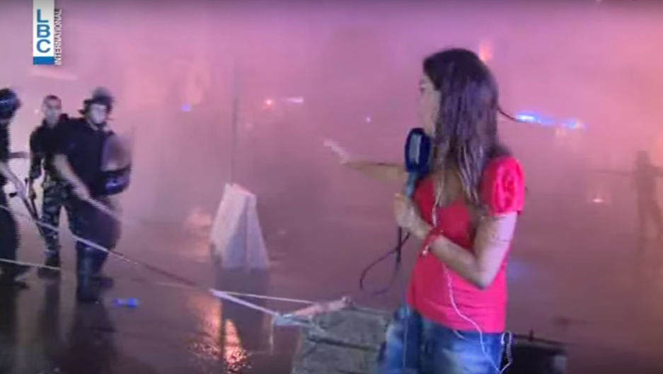 A female TV reporter gets help from Beirut protesters ...