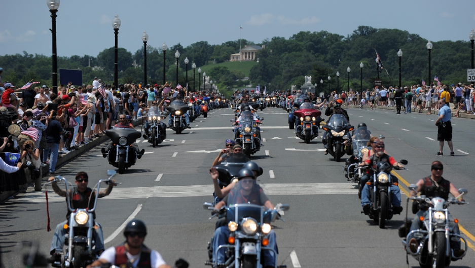 Rolling Thunder parade rolls through Washington in honor of Memorial