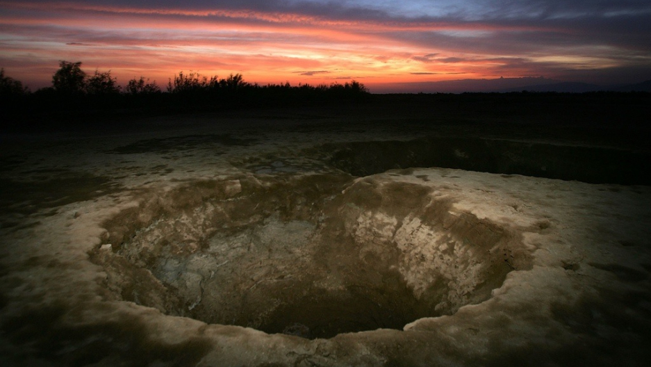 Science Journey To The Center Of The Earth The World From Prx Shining a torch into the gloom reveals boulders swept away in the lava flow, and shelves of rock running downhill and out the dripping of water resonates around the cave, and i'm reminded of axel's words in journey to the centre of the earth: journey to the center of the earth