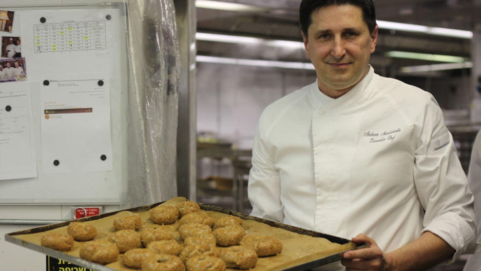 Israeli restaurants get creative on Passover with imitation bread
