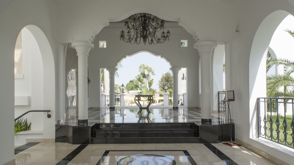 The elegant lobby at the El Rancho is open to the air. The elegant lobby at the El Rancho is open to the air.