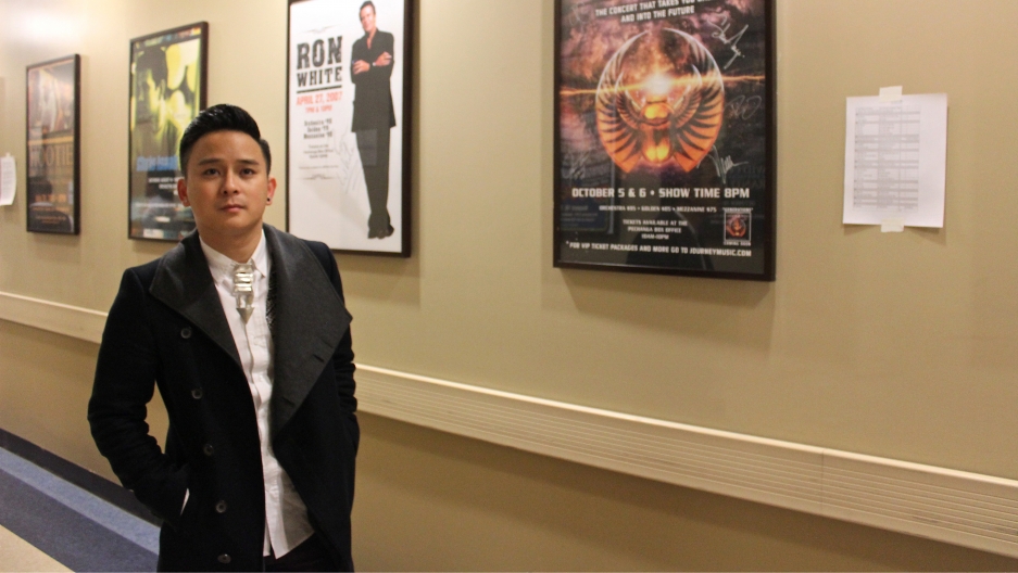 A new edition to the "Paris by Night" features 30-year-old Vietnamese pop singer Justin Nguyen bringing hip-hop to the show. A new edition to the "Paris by Night" features 30-year-old Vietnamese pop singer Justin Nguyen bringing hip-hop to the show.