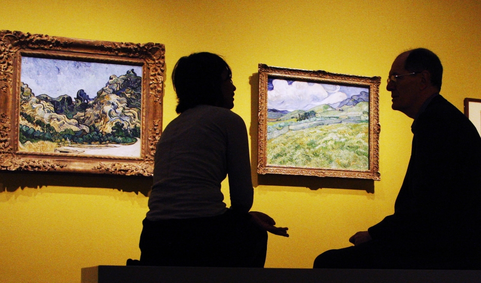 A mineral compound in red paint transforms van Gogh paintings