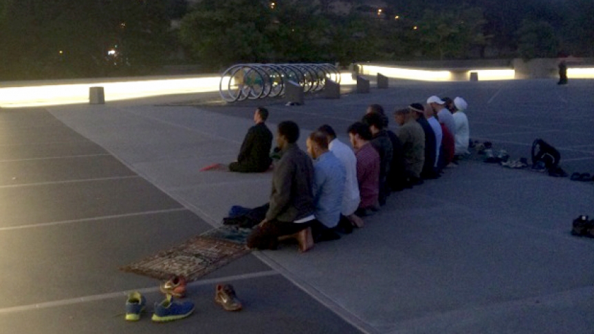 California Muslims praying on a hilltop in Berkeley. California Muslims praying on a hilltop in Berkeley.