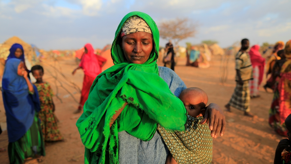 Drought-ravaged Somalis walk for days searching for food and water ...