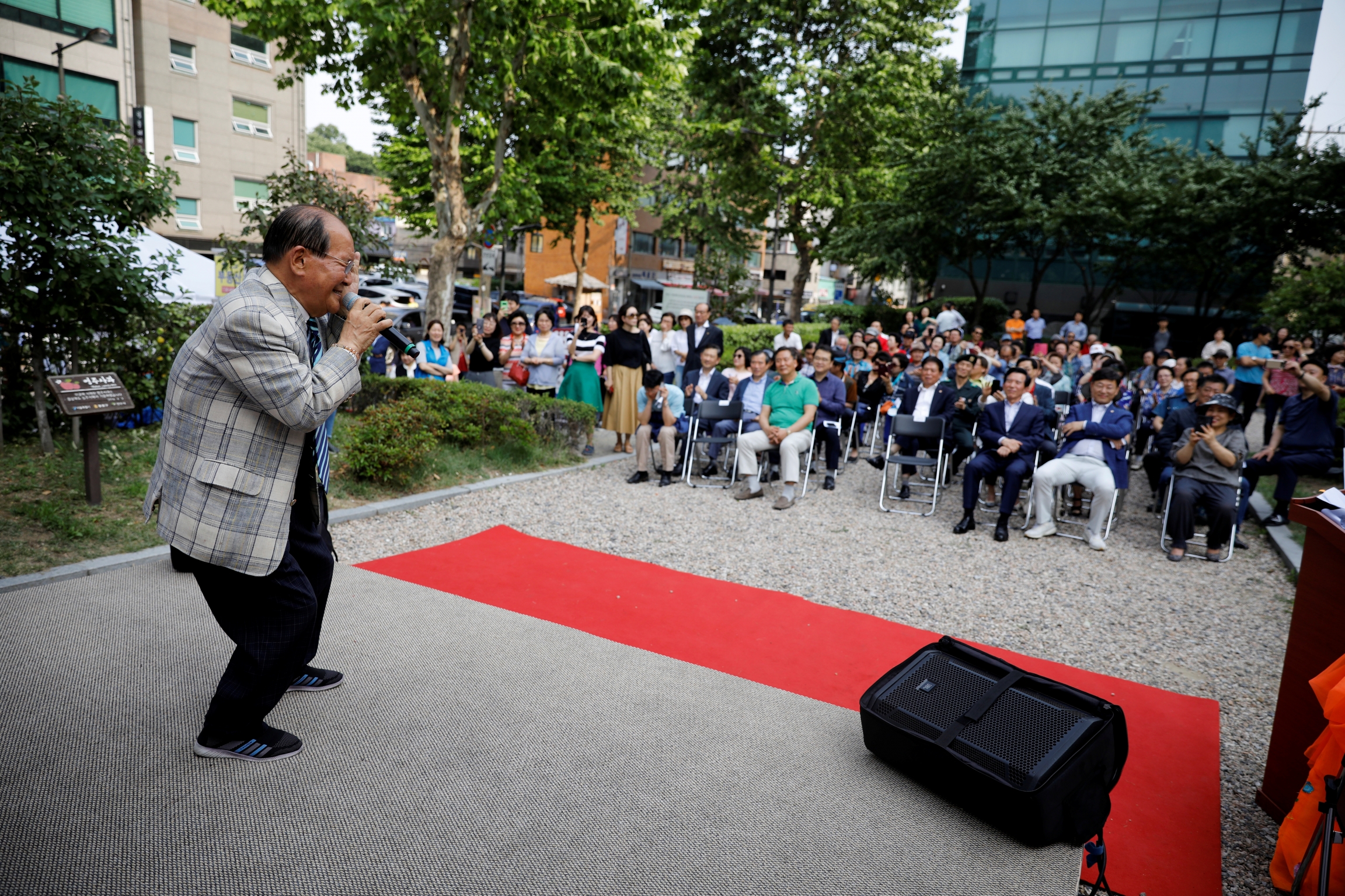 a 77 year old south korean performer on stage
