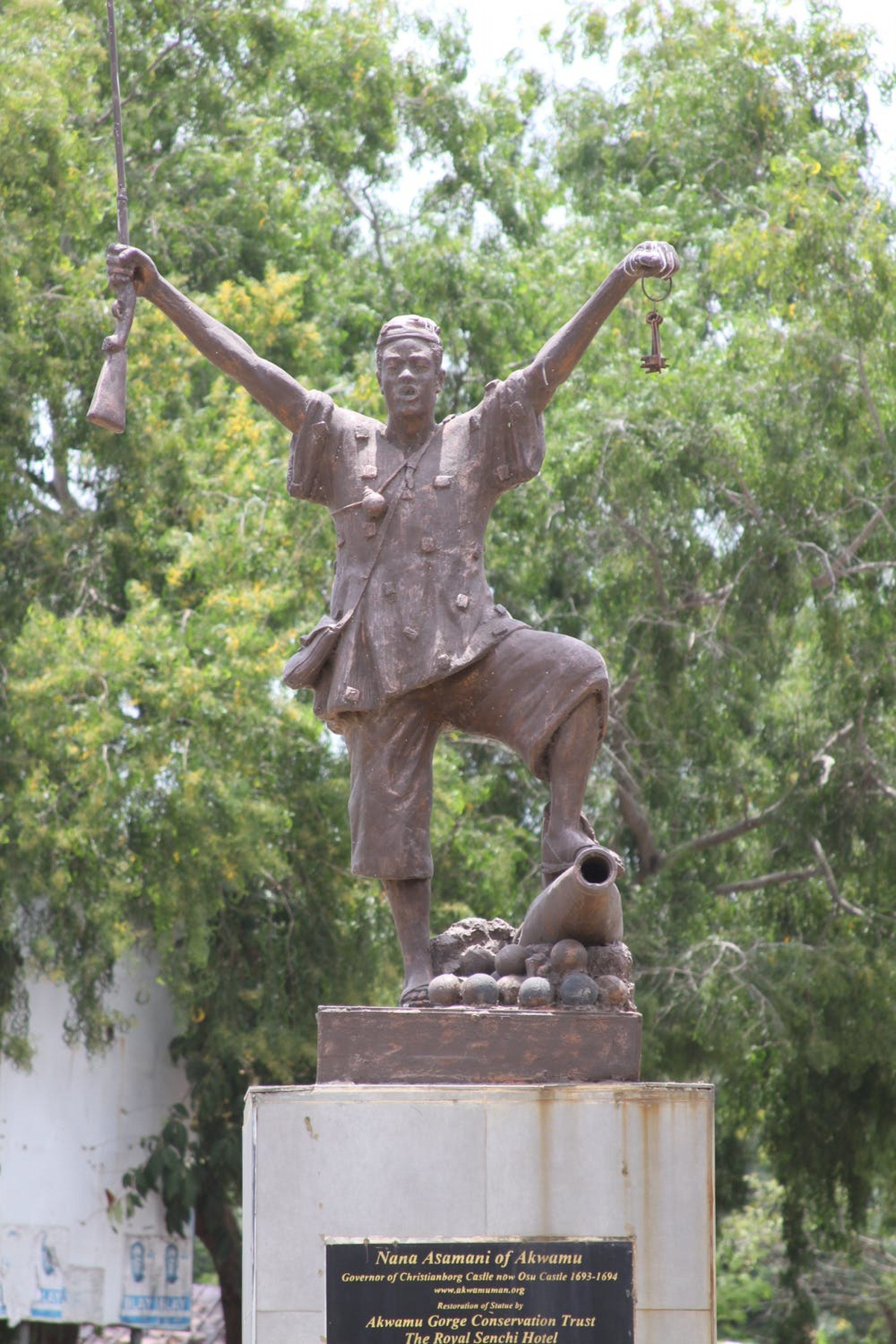 statue