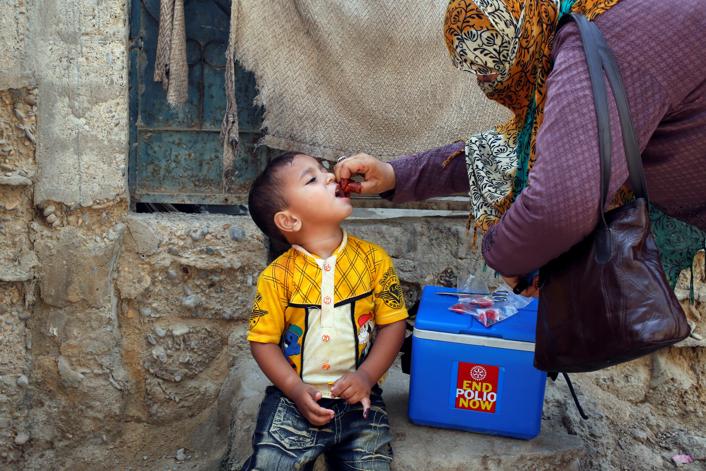 oy receives polio vaccine drops during an anti-polio campaign in Karachi A woman gives a boy an oral polio vaccine.