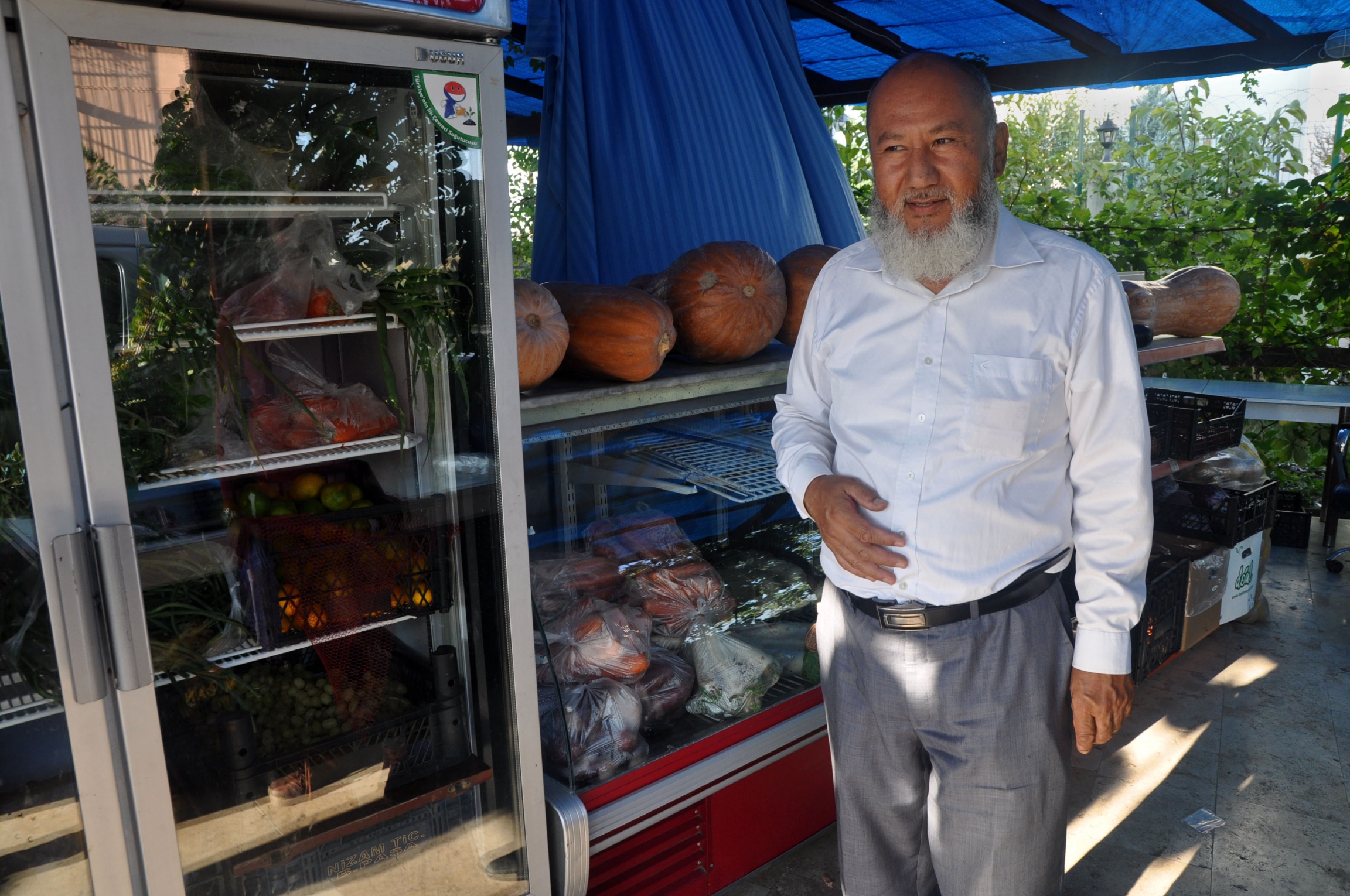Imran Yakob is raising four of his grandchildren in Istanbul, supporting them with the proceeds of a small roadside shop. Imran Yakob is raising four of his grandchildren in Istanbul, supporting them with the proceeds of a small roadside shop.