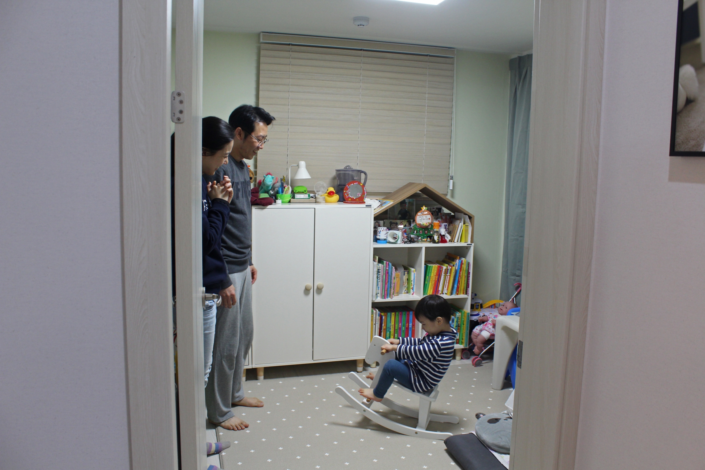 Seo Ji-hye and Cho Sung-won watch as their two-year-old son, Han-sol, rides a rocking horse in his bedroom in Seoul. Seo Ji-hye and Cho Sung-won watch as their two-year-old son, Han-sol, rides a rocking horse in his bedroom in Seoul.