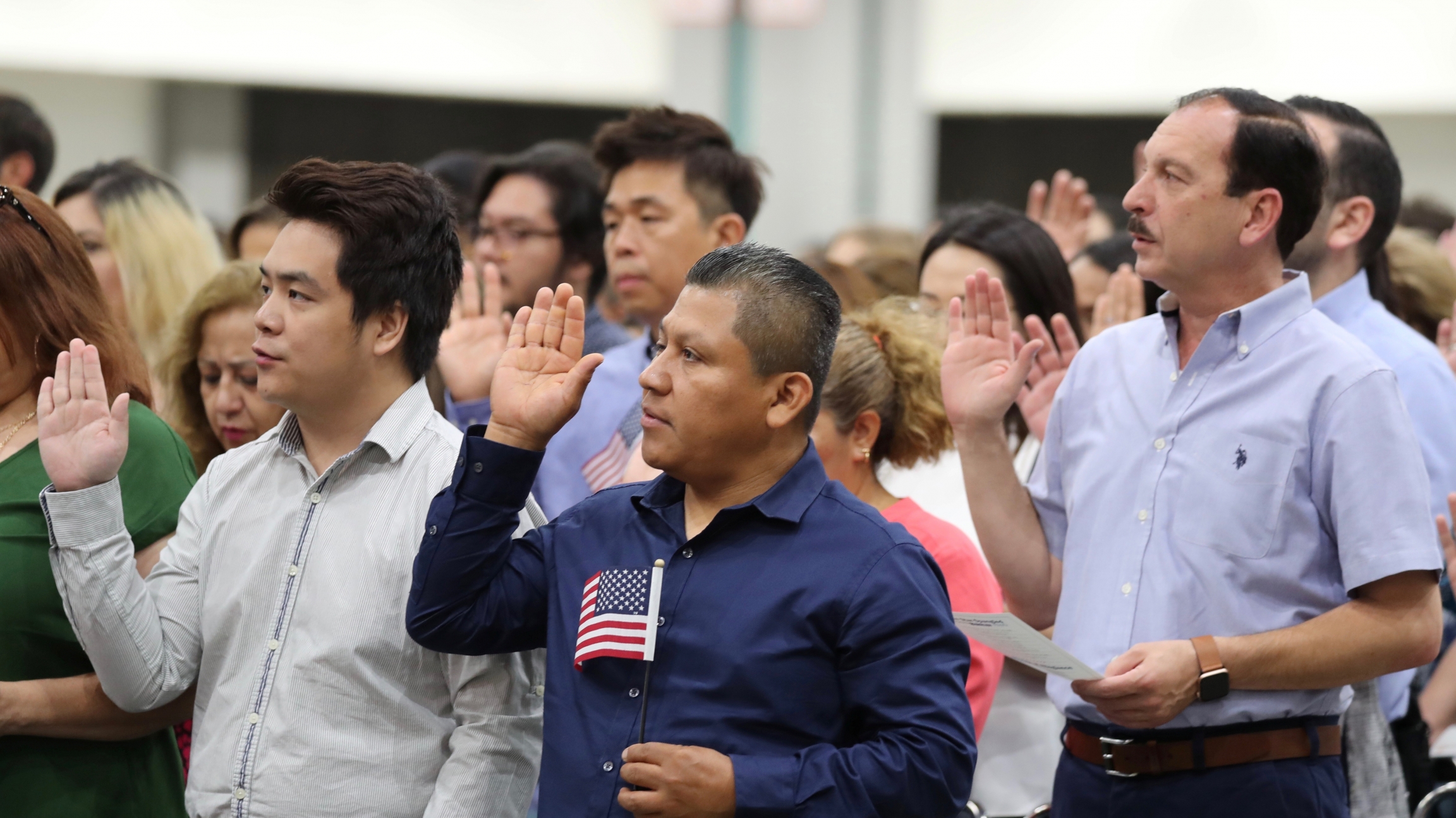 Immigrants are sworn in as new US citizens at a naturalization ceremony in Los Angeles, Aug. 22, 2019. Immigrants are sworn in as new US citizens at a naturalization ceremony in Los Angeles, Aug. 22, 2019.