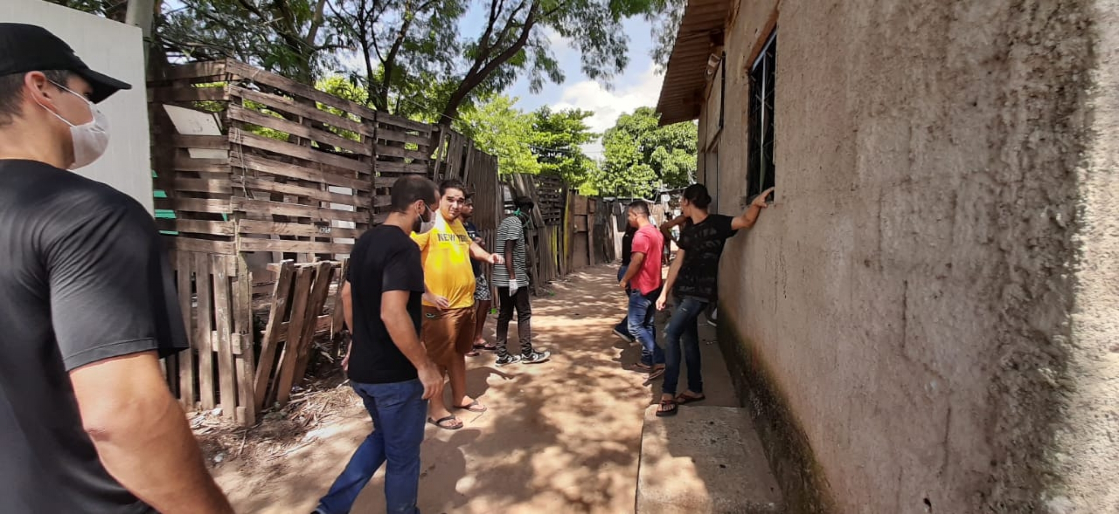 Many residents in vulnerable Brazilian communities are afraid not only of the coronavirus, but of simply surviving and not having enough to eat. A delivery of food was made Sunday in Parque das Missoes. Many residents in vulnerable Brazilian communities are afraid not only of the coronavirus, but of simply surviving and not having enough to eat. A delivery of food was made Sunday in Parque das Missoes.