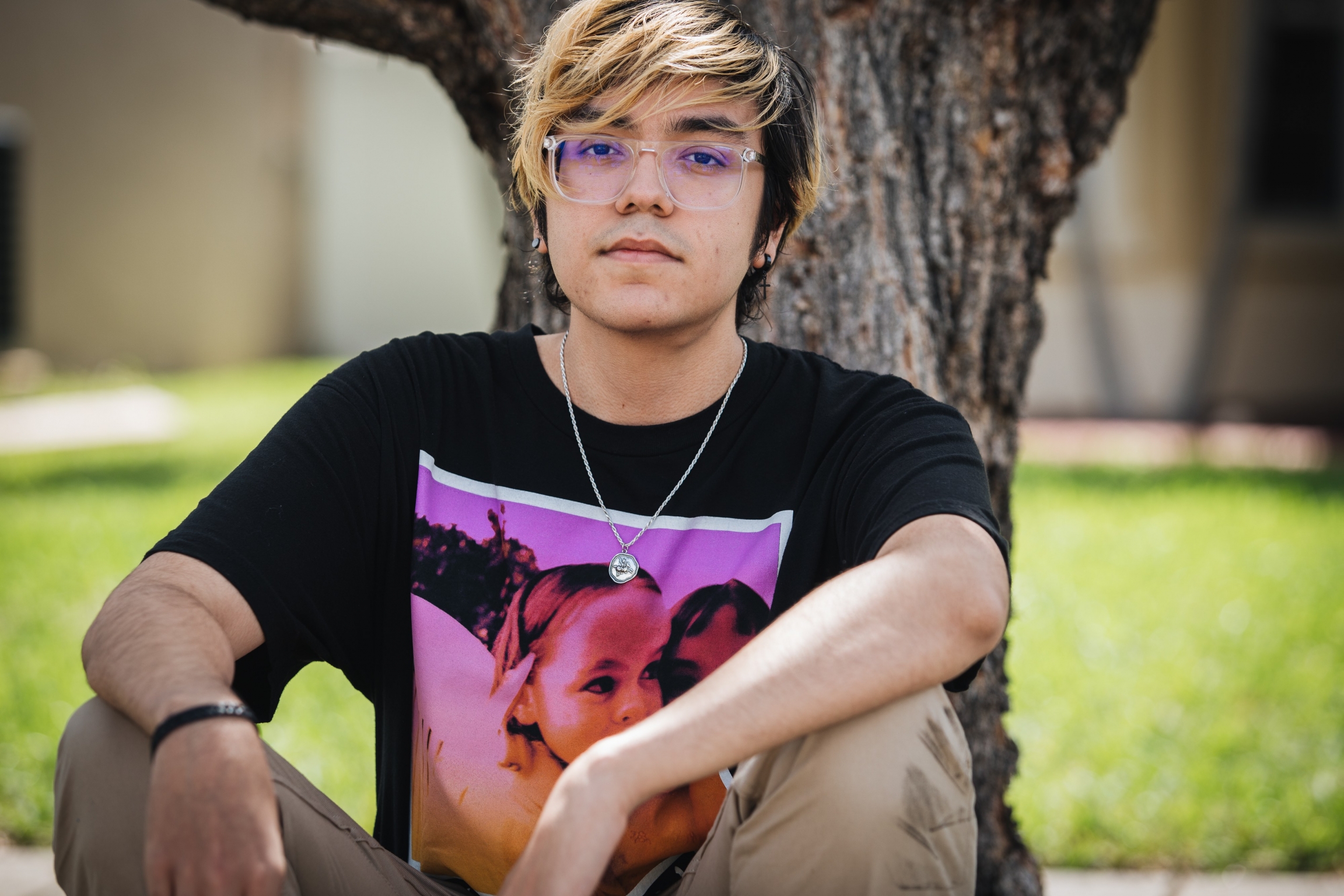 Jacob Cuenca, 18, is a registered Republican in Florida with misgivings about voting for US President Donald Trump in November. In a swing state as important as Florida, decisions made by young Latino voters like Cuenca could determine the entire election A young man in a black shirt and glasses posses for a photo.