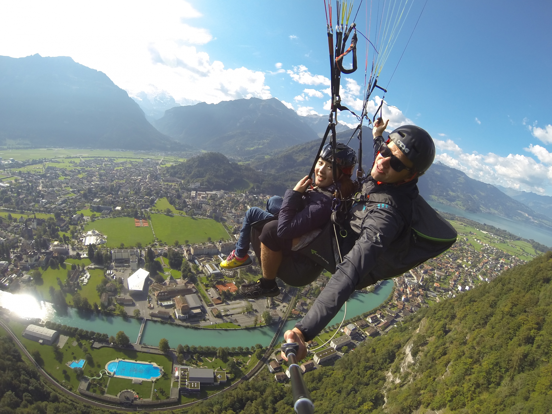In her book “Europe: There’s No Reason Not to Go,” Hong Seo-yoon writes about accessible paragliding in Switzerland. In her book “Europe: There’s No Reason Not to Go,” Hong Seo-yoon writes about accessible paragliding in Switzerland.