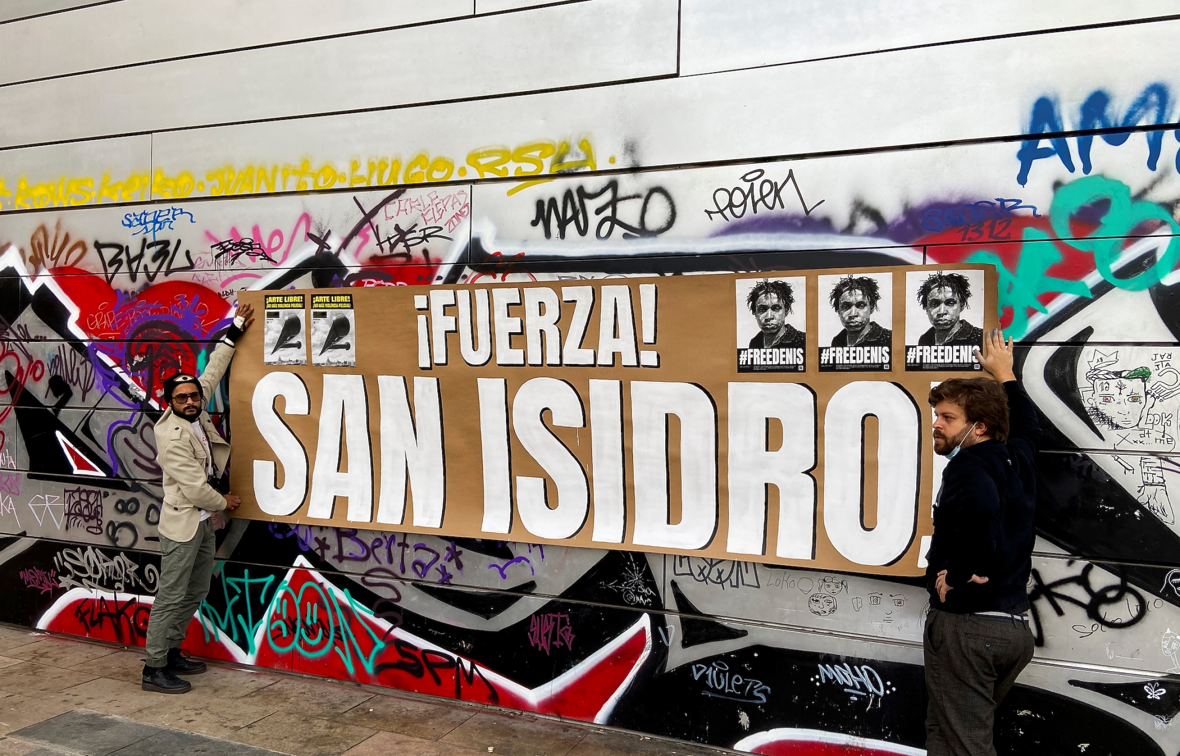 Cubans living in Spain show their support for the San Isidro Movement and the jailed rapper Denis Solís. Cubans living in Spain show their support for the San Isidro Movement and the jailed rapper Denis Solís.