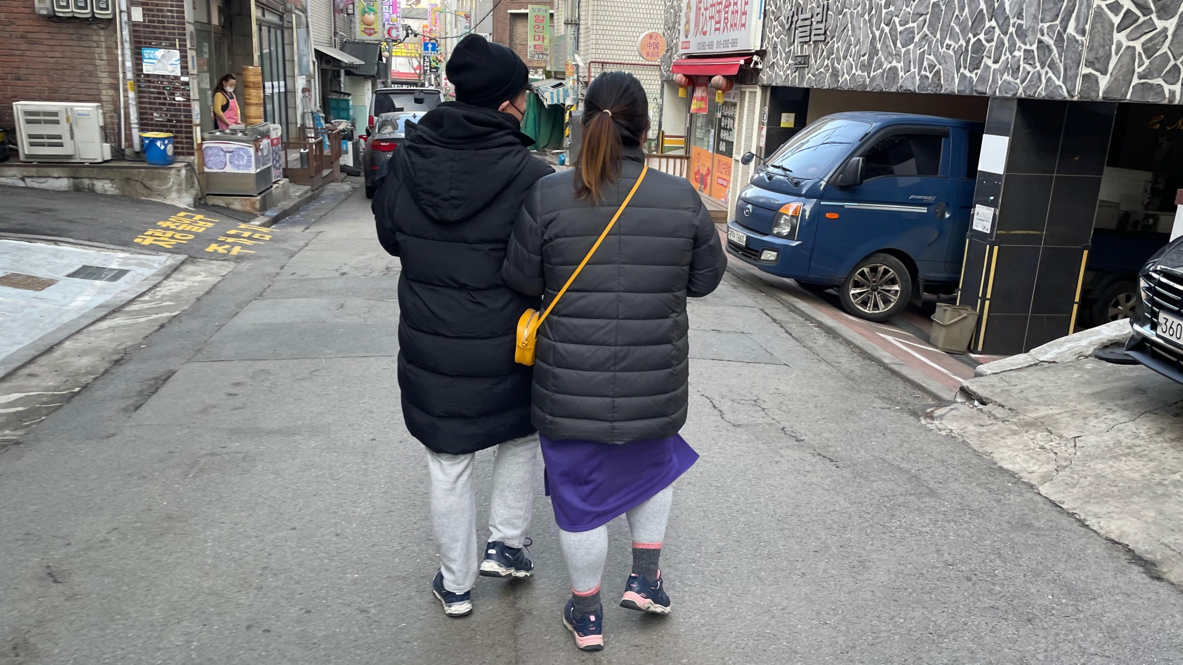 Kim Ju-won (left) and Park Sun-min (right) say same-sex couples are excluded from incentives to start families. Kim Ju-won (left) and Park Sun-min (right) say same-sex couples are excluded from incentives to start families.