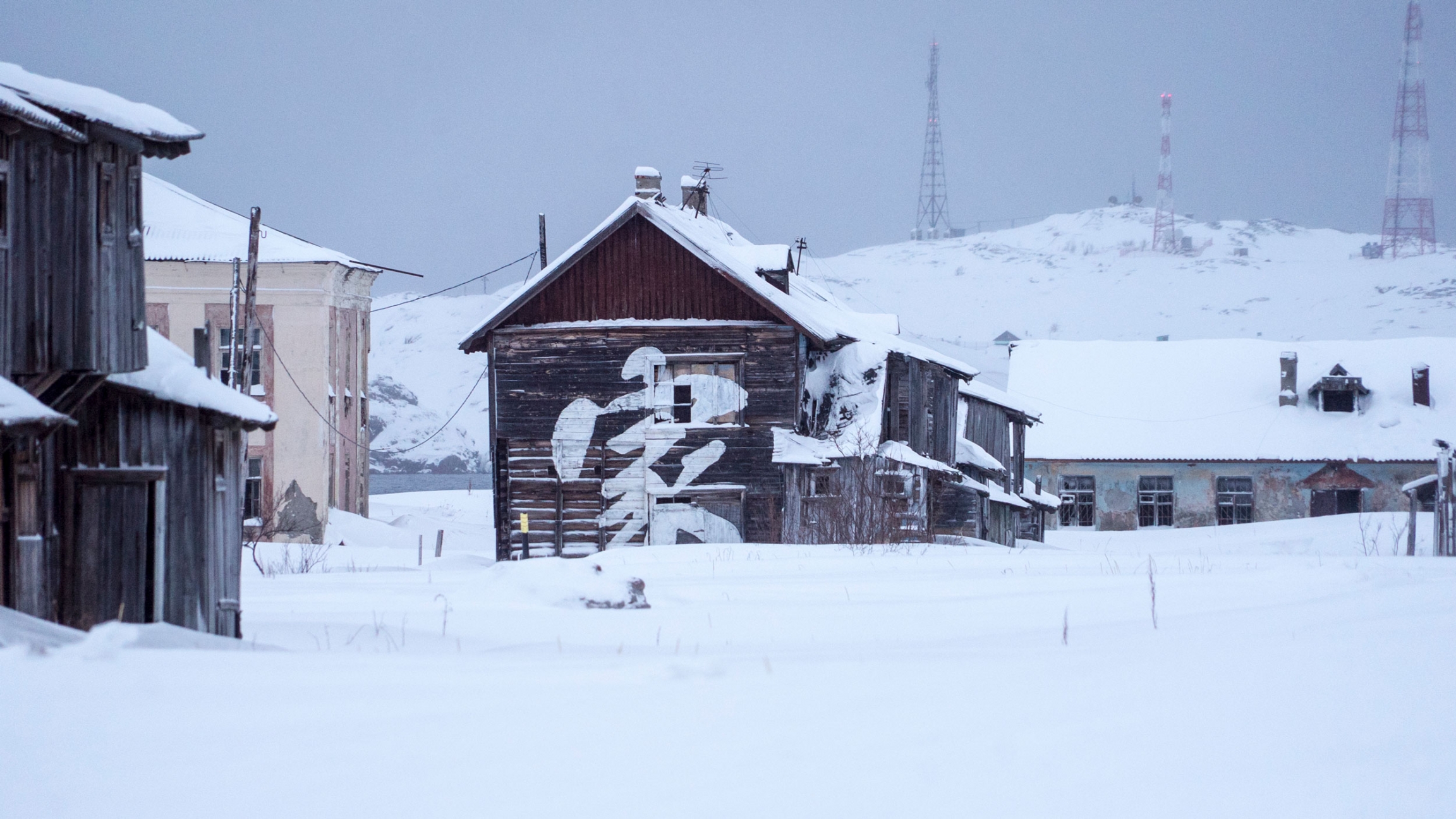The word "house/family" in Chinese is painted on an abandoned house in Teriberka, Russia. The word "house/family" in Chinese is painted on the large wooden-sided wall of an abandoned house.
