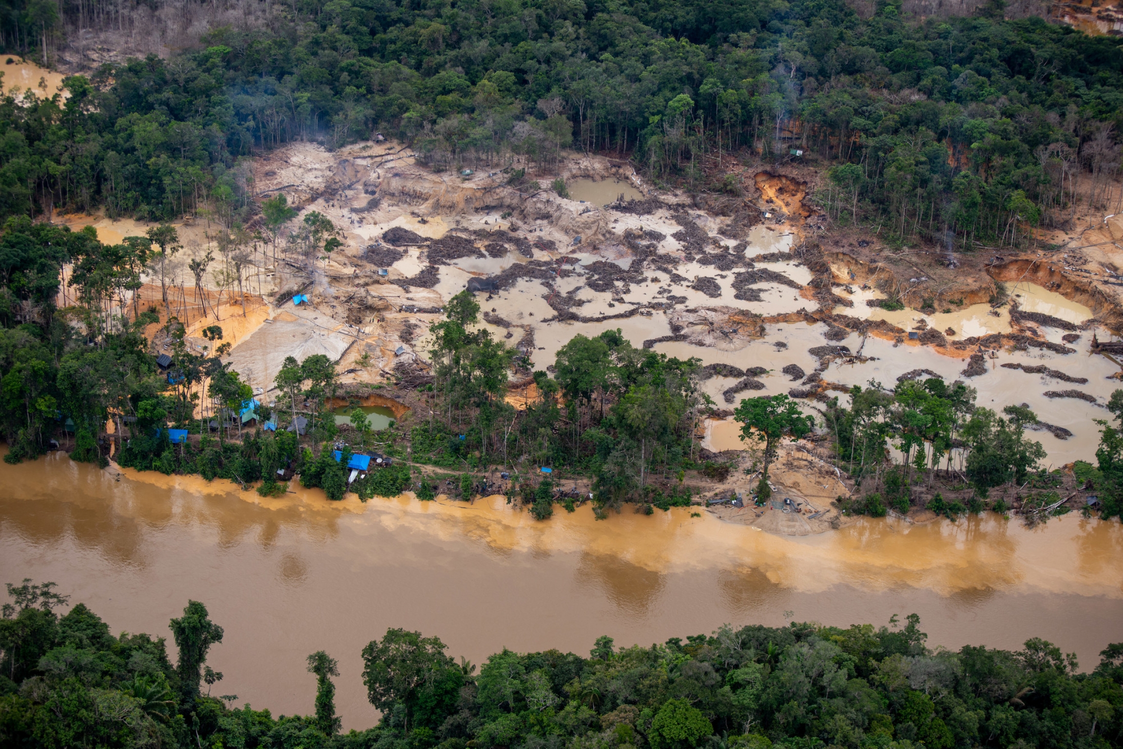 Wildcat mining along the Uraricoera River, in Yanomami Territory. Wildcat mining along the Uraricoera River, in Yanomami Territory.