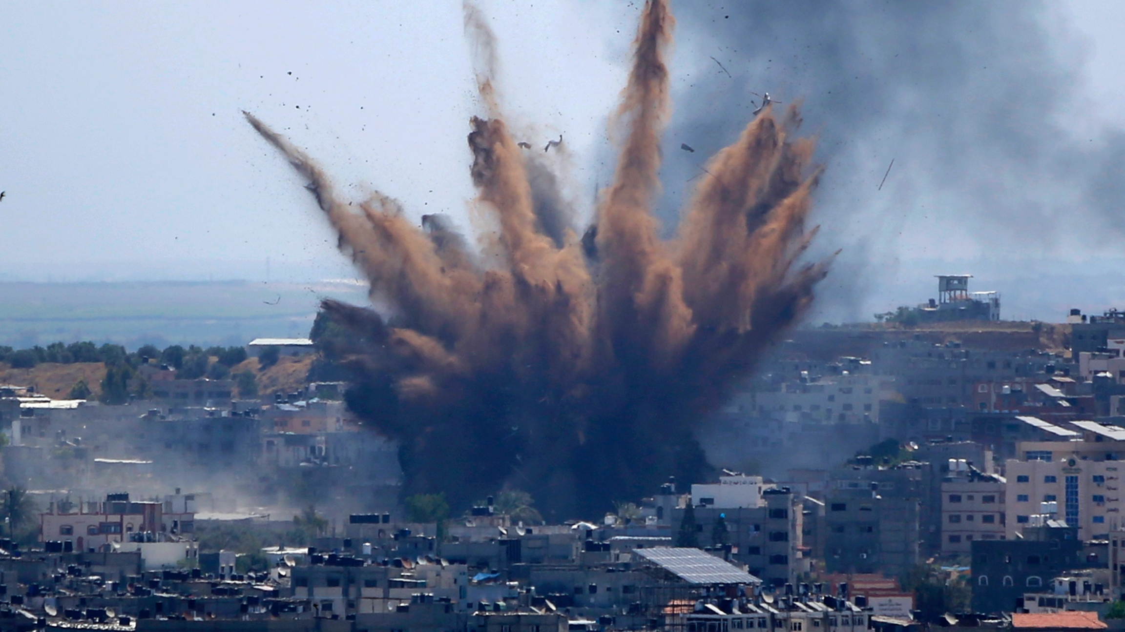 Smoke rises following Israeli airstrikes on a building in Gaza City Smoke rises following Israeli airstrikes on a building in Gaza City