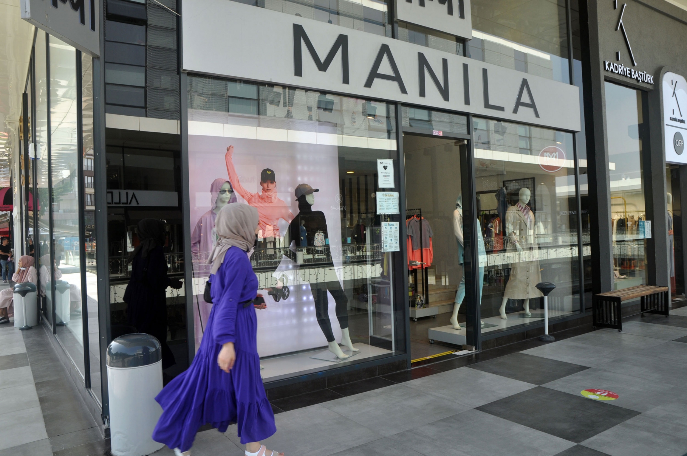 Manila is a sportswear company in Turkey that sells a swimwear hijab. Manila is a sportswear company in Turkey that sells a swimwear hijab.