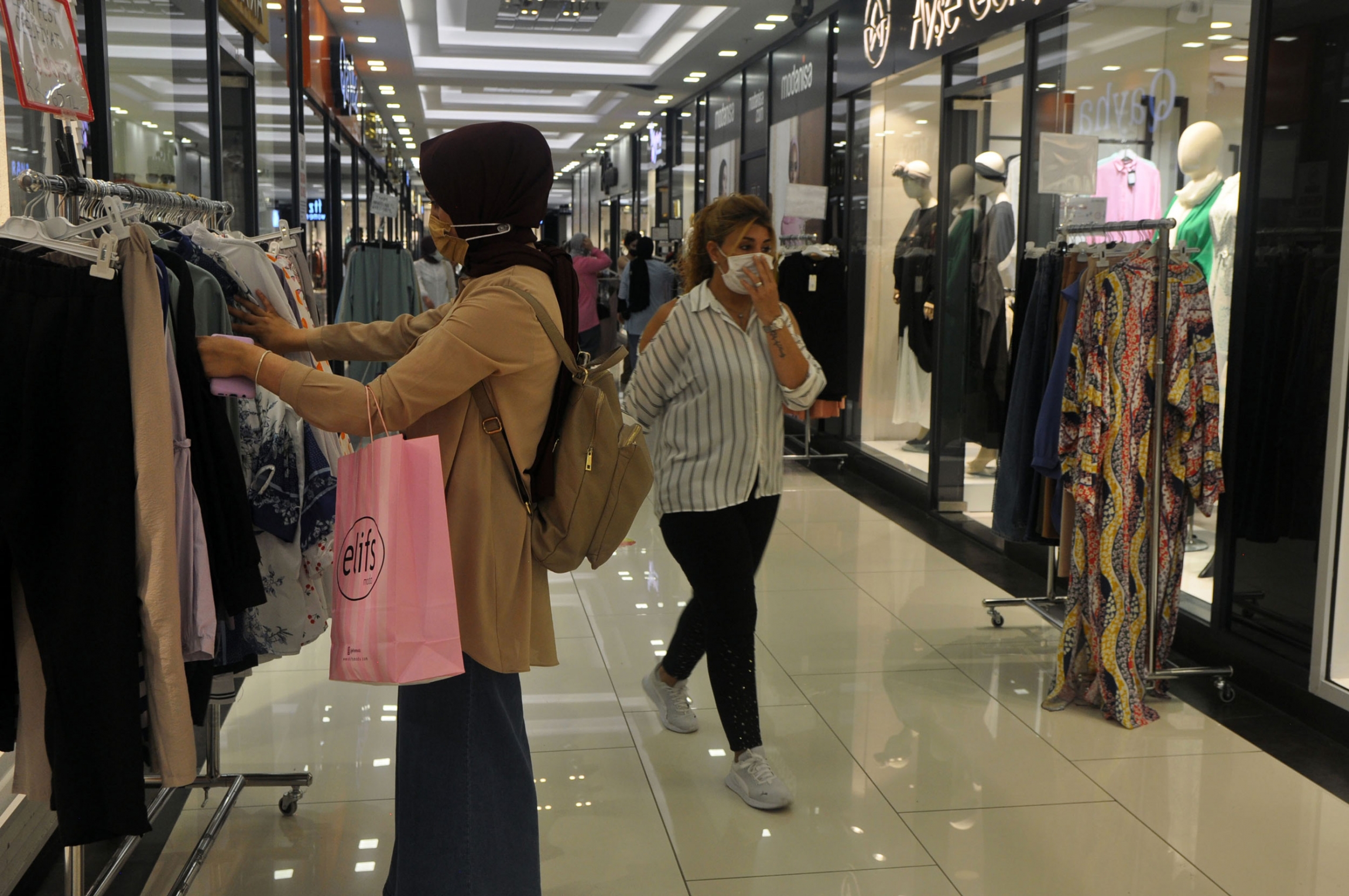 Women shop at Zeruj Port Shopping Mall in Istanbul, which is primarily devoted to modest fashion. Women shop at Zeruj Port Shopping Mall in Istanbul, which is primarily devoted to modest fashion.