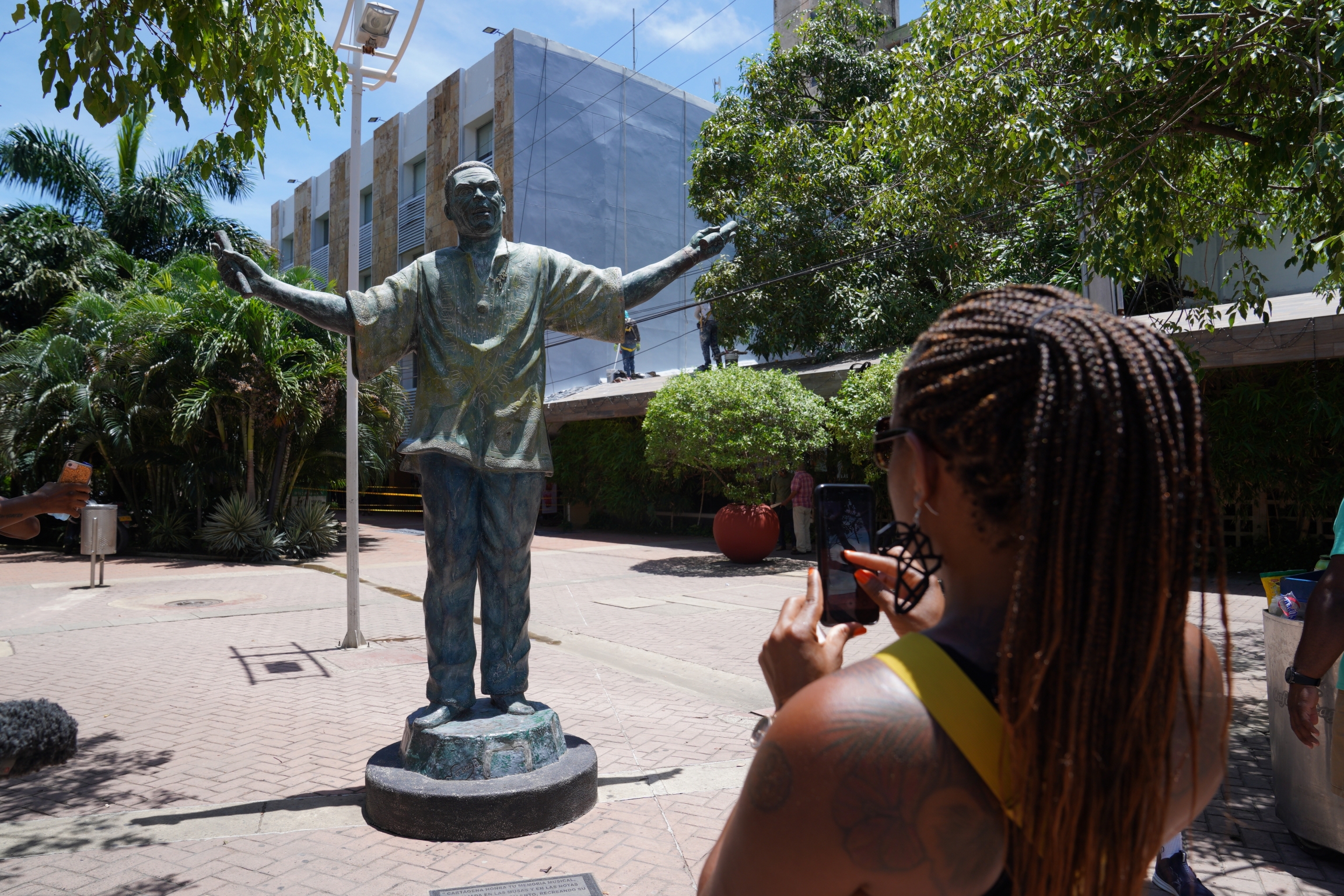 Rocha's tour passes by the statue of Joe Arroyo, one of Colombia's most famous musicians Rocha's tour passes by the statue of Joe Arroyo, one of Colombia's most famous musicians