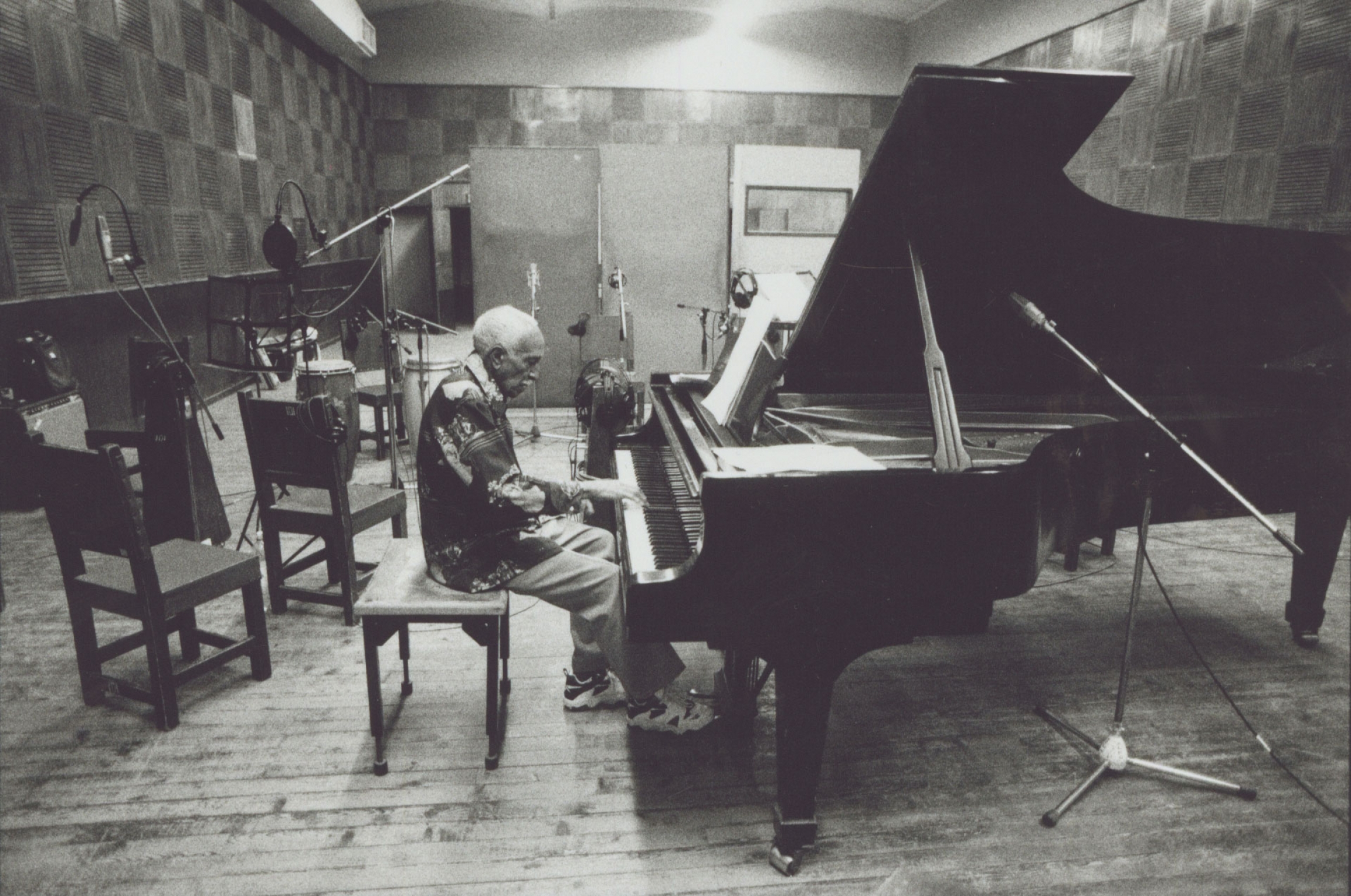 Rubén González at the piano. Rubén González at the piano.