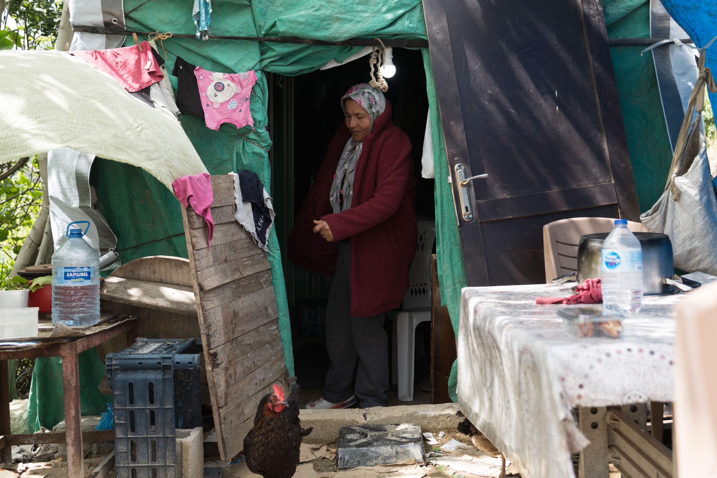 woman making tea