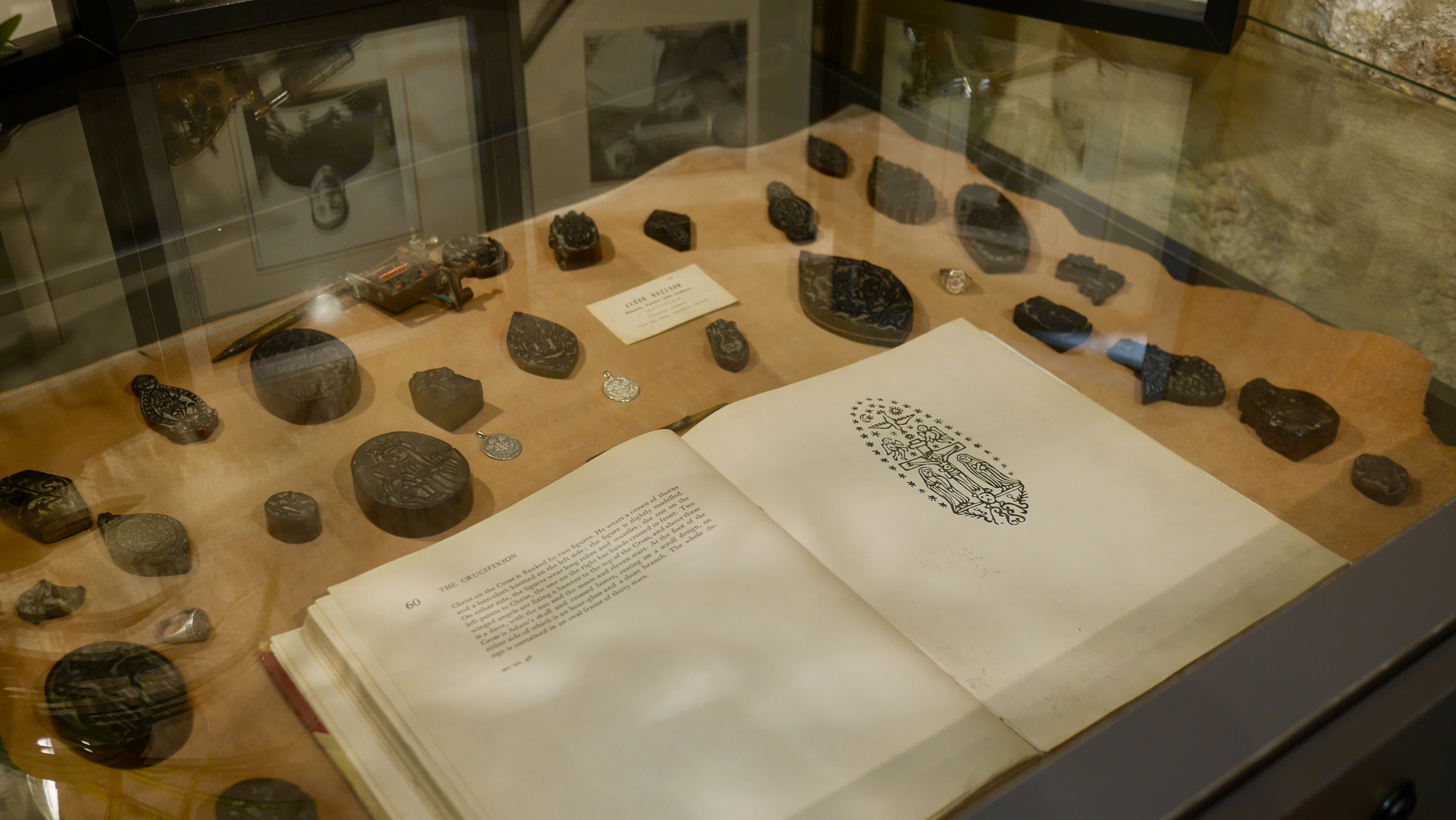 display case 