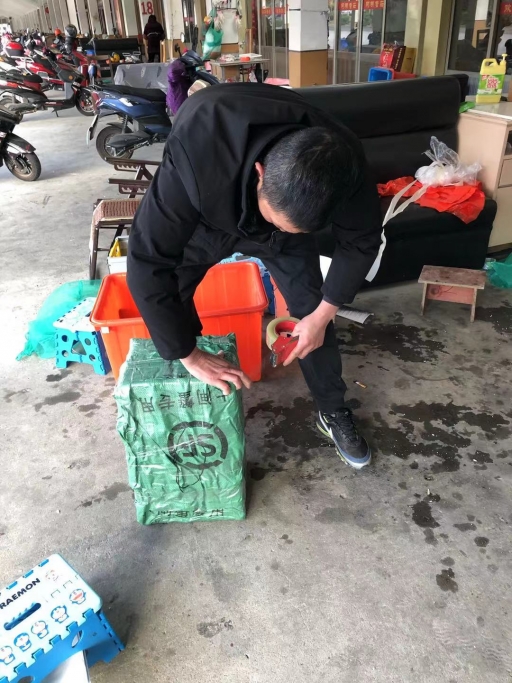 Song Zhenhua packaging up boxes of hairy crab for shipment. Song Zhenhua packaging up boxes of hairy crab for shipment.