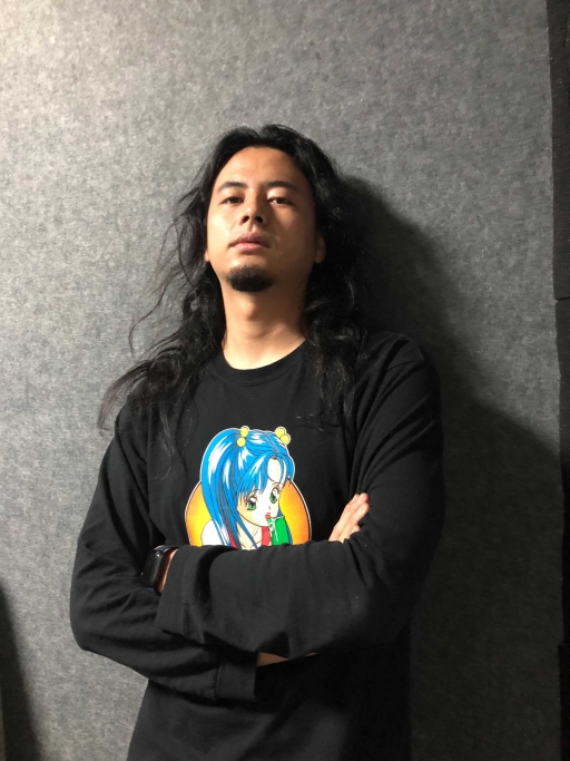 Li Banxian works with Vox Livehouse and Wild Records, an indie music label. Li Banxian works in the indie music scene in Wuhan, China