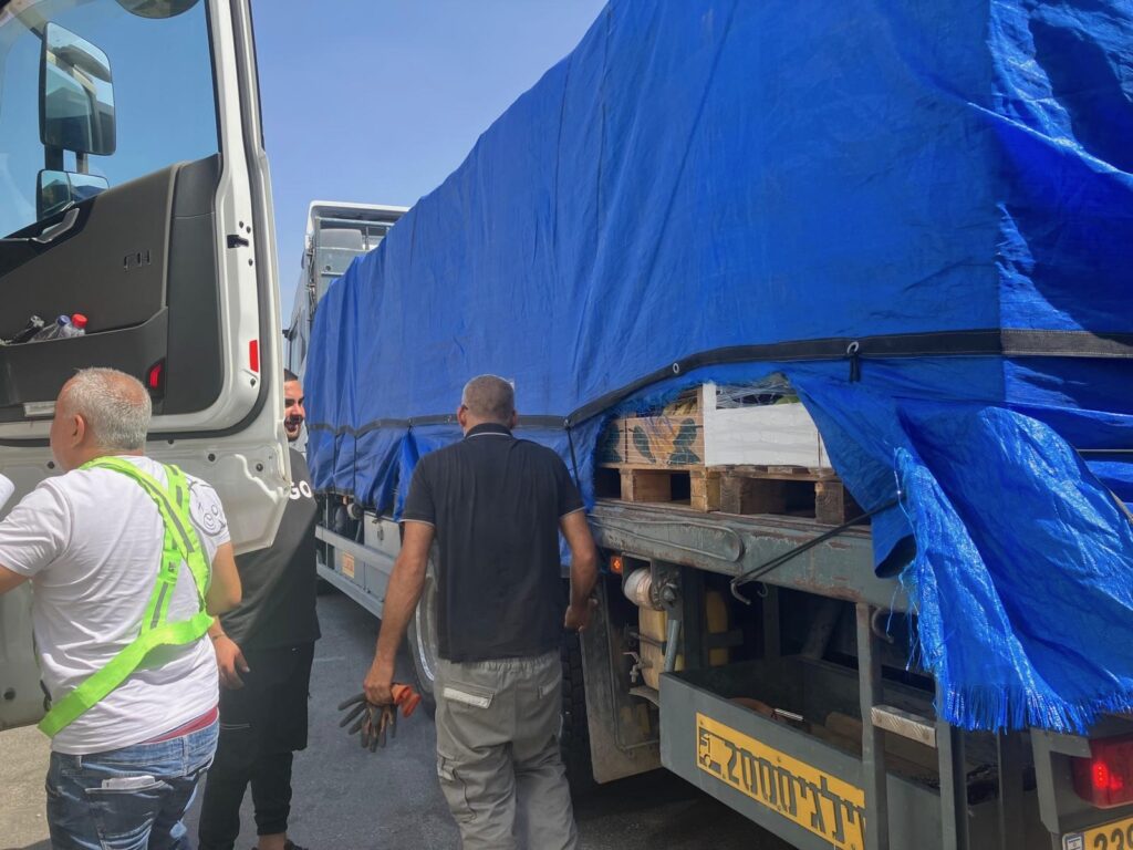 The struggle to get aid into Gaza