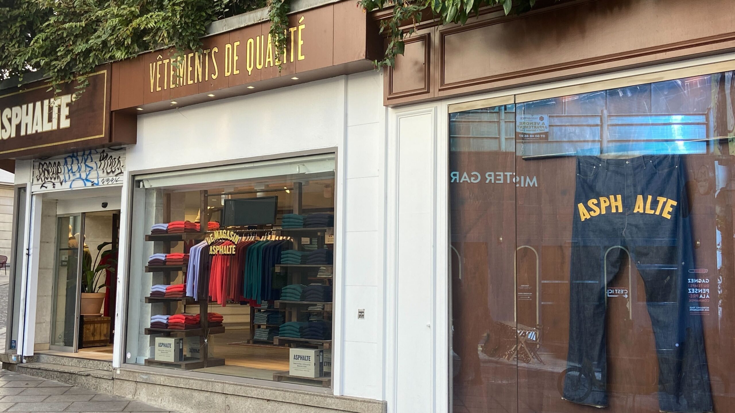 Artisans in Paris revive the old art of handpainted signs