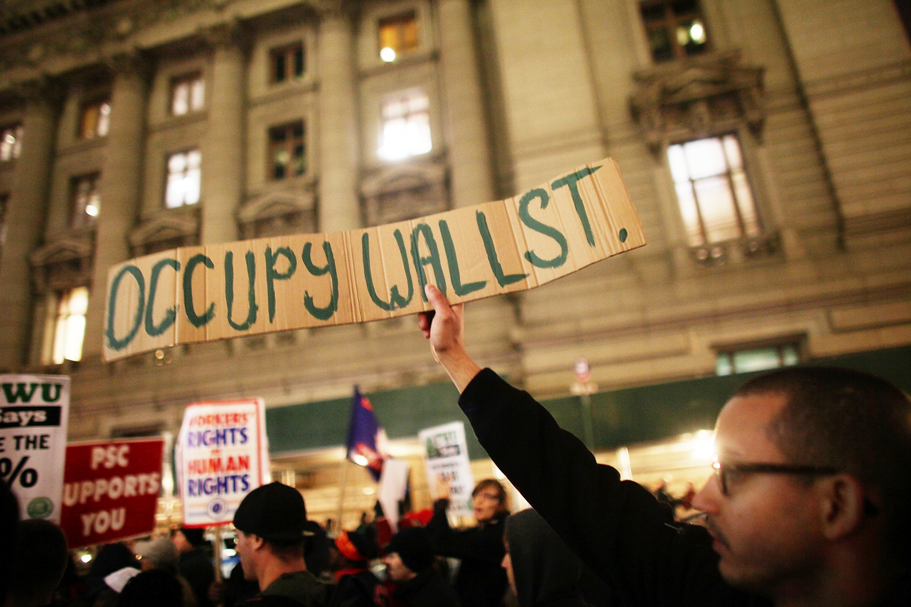 NY police arrest 68 Occupy protesters at Zuccotti Park - The World from PRX